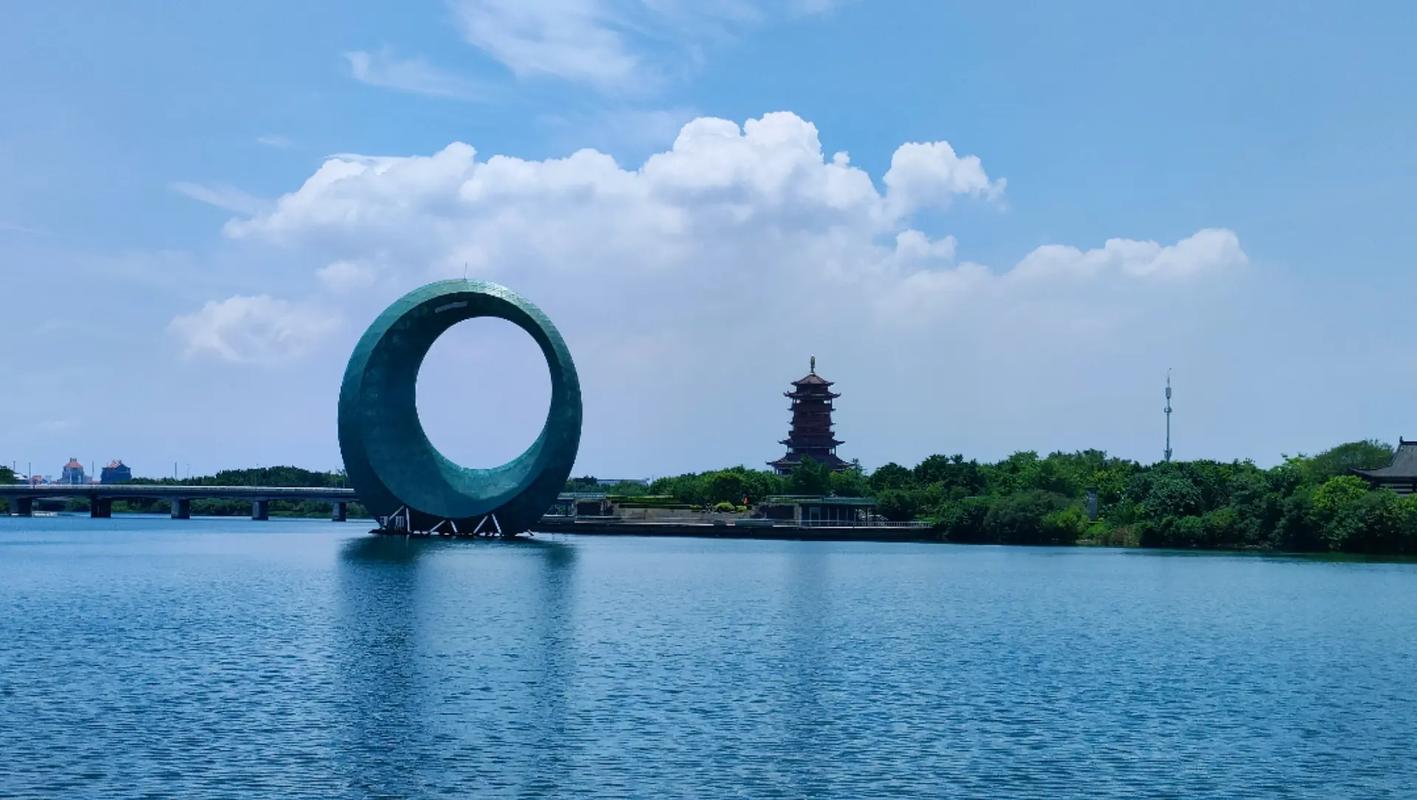 碧水蓝天 #分享风景 厦门园博苑集美湖风景,不错的骑行打卡